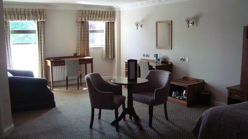 Waterton Park Hotel