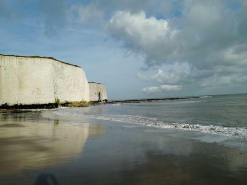 Apartamentos Beachfront With A Parking Space - Direct Accessibility To Kingsgate Bay