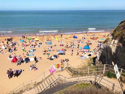 Apartamentos Beachfront With A Parking Space - Direct Accessibility To Kingsgate Bay