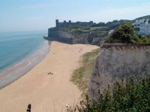 Apartamentos Beachfront With A Parking Space - Direct Accessibility To Kingsgate Bay