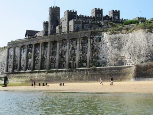 Apartamentos Beachfront With A Parking Space - Direct Accessibility To Kingsgate Bay