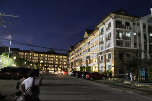Aparthotel One Oasis By Alec, 3mins Walk Sm Mall,free Pool+wifi