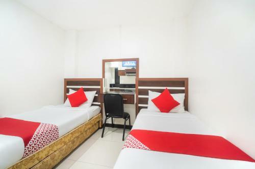 Hotel Vaccinated Staff - Oyo 165 Circle-b Apartelle & Suites