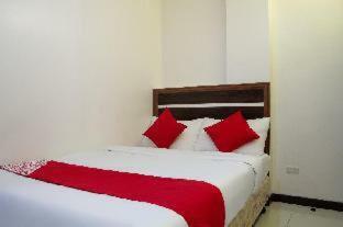 Hotel Vaccinated Staff - Oyo 165 Circle-b Apartelle & Suites