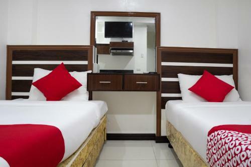 Hotel Vaccinated Staff - Oyo 165 Circle-b Apartelle & Suites