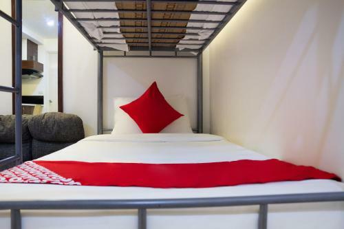 Hotel Vaccinated Staff - Oyo 165 Circle-b Apartelle & Suites