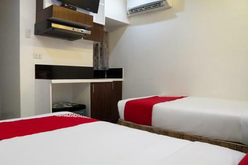 Hotel Vaccinated Staff - Oyo 165 Circle-b Apartelle & Suites
