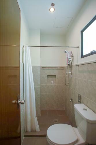 Hotel Oyo 421 Deck 360 Dormitel