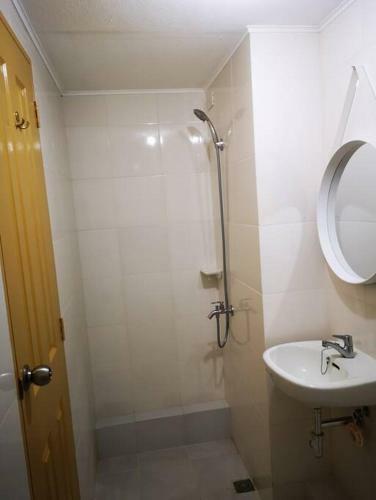 Apartamento One Bedroom Unit @ Spatial Iloilo