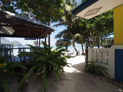 Posada Marygold Beachfront Inn