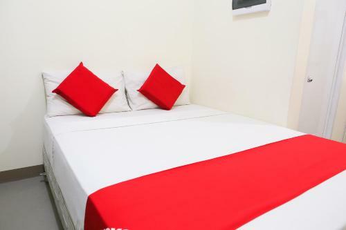 Vaccinated Staff - Oyo 442 Ipark Hotel