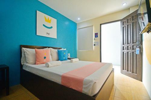 Sans Hotel At Rana Cebu - Vaccinated Staff