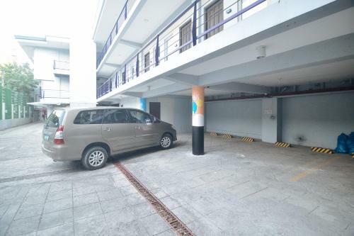 Sans Hotel At Rana Cebu - Vaccinated Staff