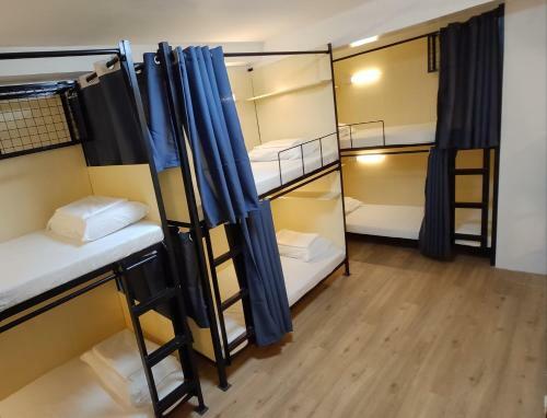 Nomad's Hub - Best Value Co-living Hostel