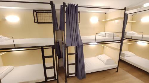 Nomad's Hub - Best Value Co-living Hostel