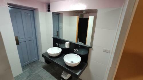 Nomad's Hub - Best Value Co-living Hostel