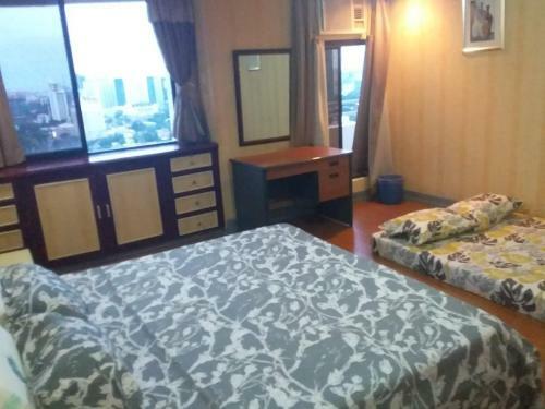 Hostal King Size Bed - Fast Fiber Optic Wifi