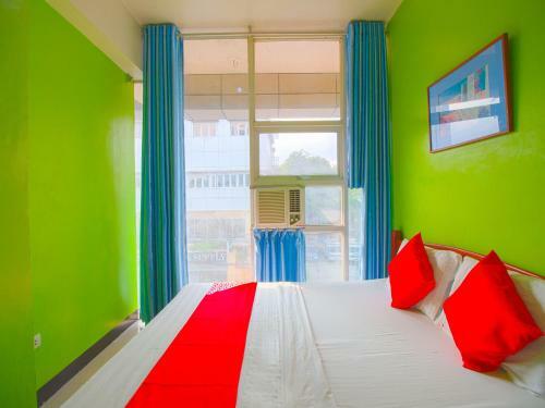 Hotel Vaccinated Staff - Oyo 677 Roseate Pensione
