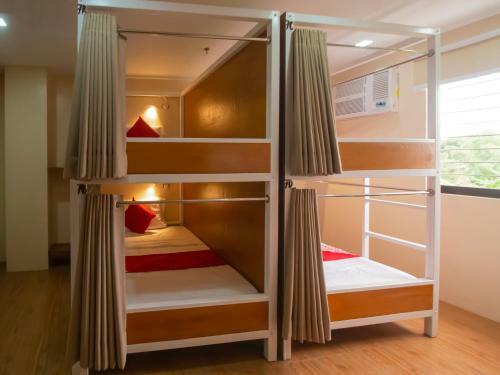 Hotel Vaccinated Staff - Oyo 832 The Teepee Place Hostel & Residence Inn