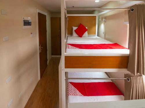 Hotel Vaccinated Staff - Oyo 832 The Teepee Place Hostel & Residence Inn