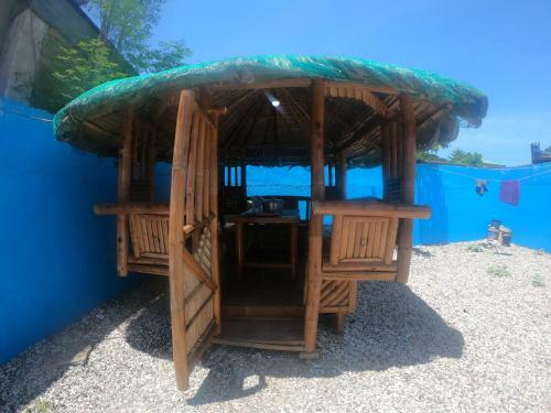 Anilao Port Transient House