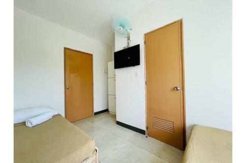Hotel Vaccinated Staff - Oyo 823 Stay Inn