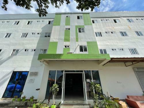 Hotel Vaccinated Staff - Oyo 823 Stay Inn