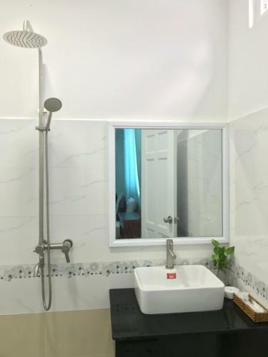 Hotel Kh�ch S?n Mini �nh Ph??ng