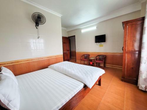 Ph� Qu� Hotel