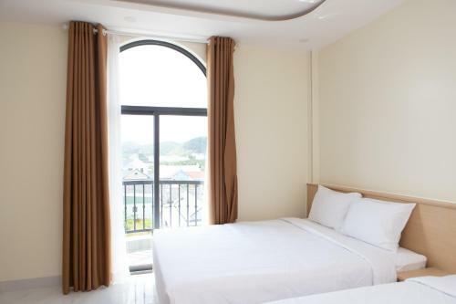 Sunrise Hotel H� Ti�n