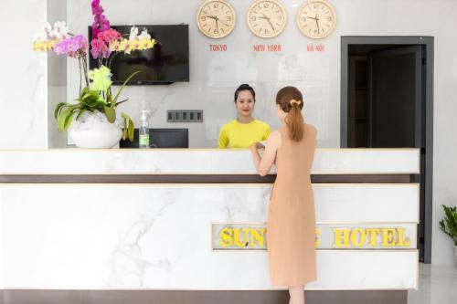 Sunrise Hotel H� Ti�n