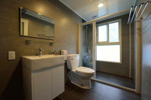 Shinmingshan Holiday Inn
