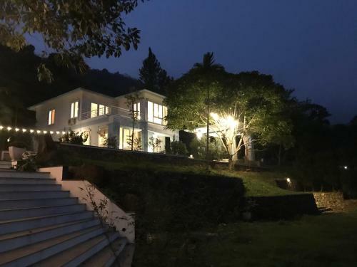 Villa Bi?t Th? 2 T?ng Hoa Trau