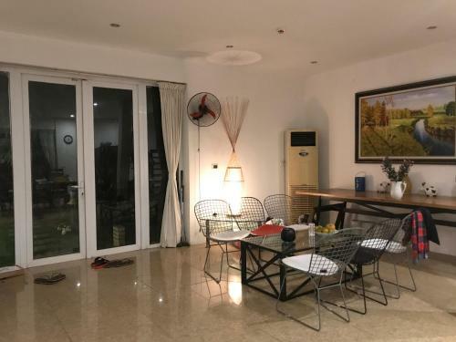 Villa Bi?t Th? 2 T?ng Hoa Trau