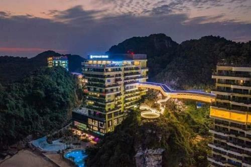 Villa *bom Homes* Flamingo Cat Ba Resort