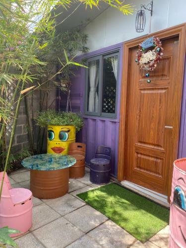 Hostal H Homestay Container Lagi Beach