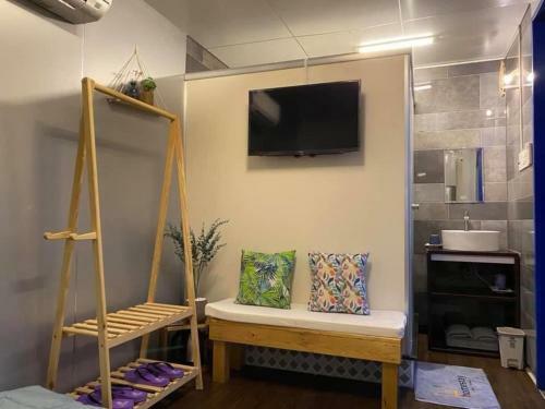 Hostal H Homestay Container Lagi Beach
