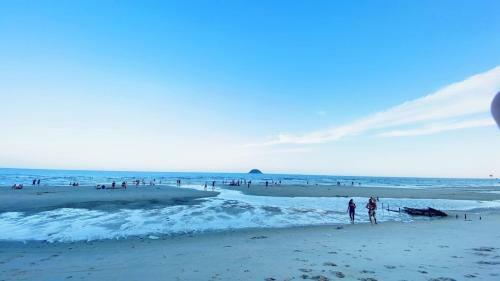 Hostal H Homestay Container Lagi Beach