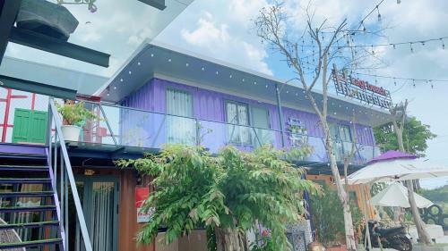 Hostal H Homestay Container Lagi Beach