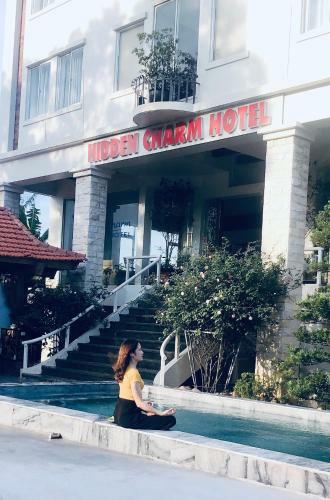 Hotel H? Long Hiddencharm