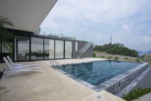 S-hill Villa H? Long