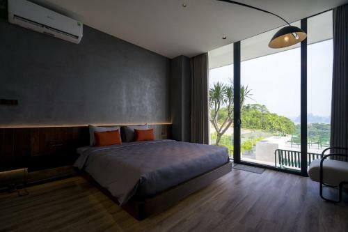 S-hill Villa H? Long