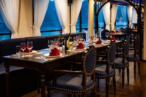 La Casta Regal Cruise
