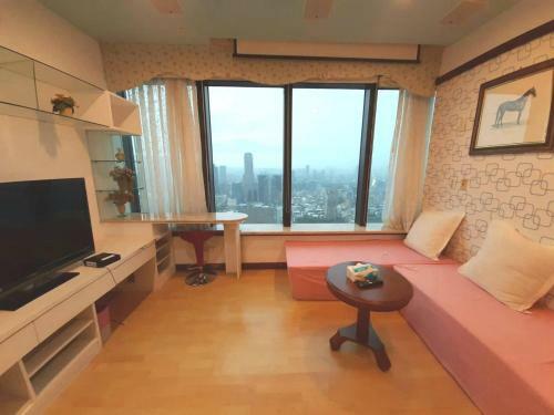 Hotel 85 House