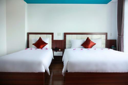 Rich Hotel