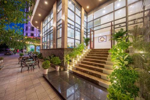 Kiwi Hotel & Cafe