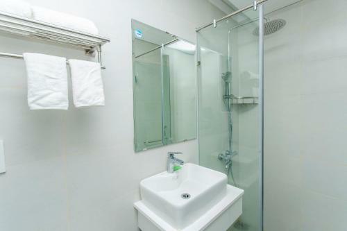 Hotel Oyo 1048 Marina Apartment