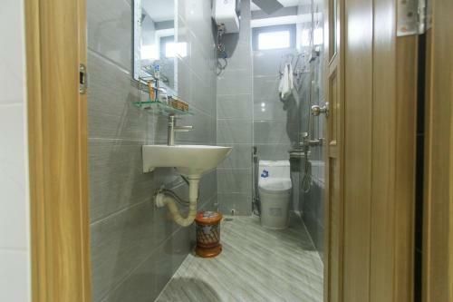 Hotel Oyo 1068 Fussa Hostel And Apartment