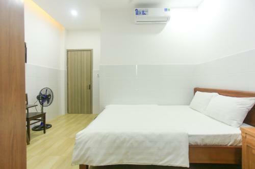 Hotel Oyo 1068 Fussa Hostel And Apartment