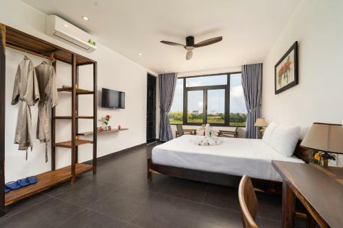 The Boathouse Riverside Homestay